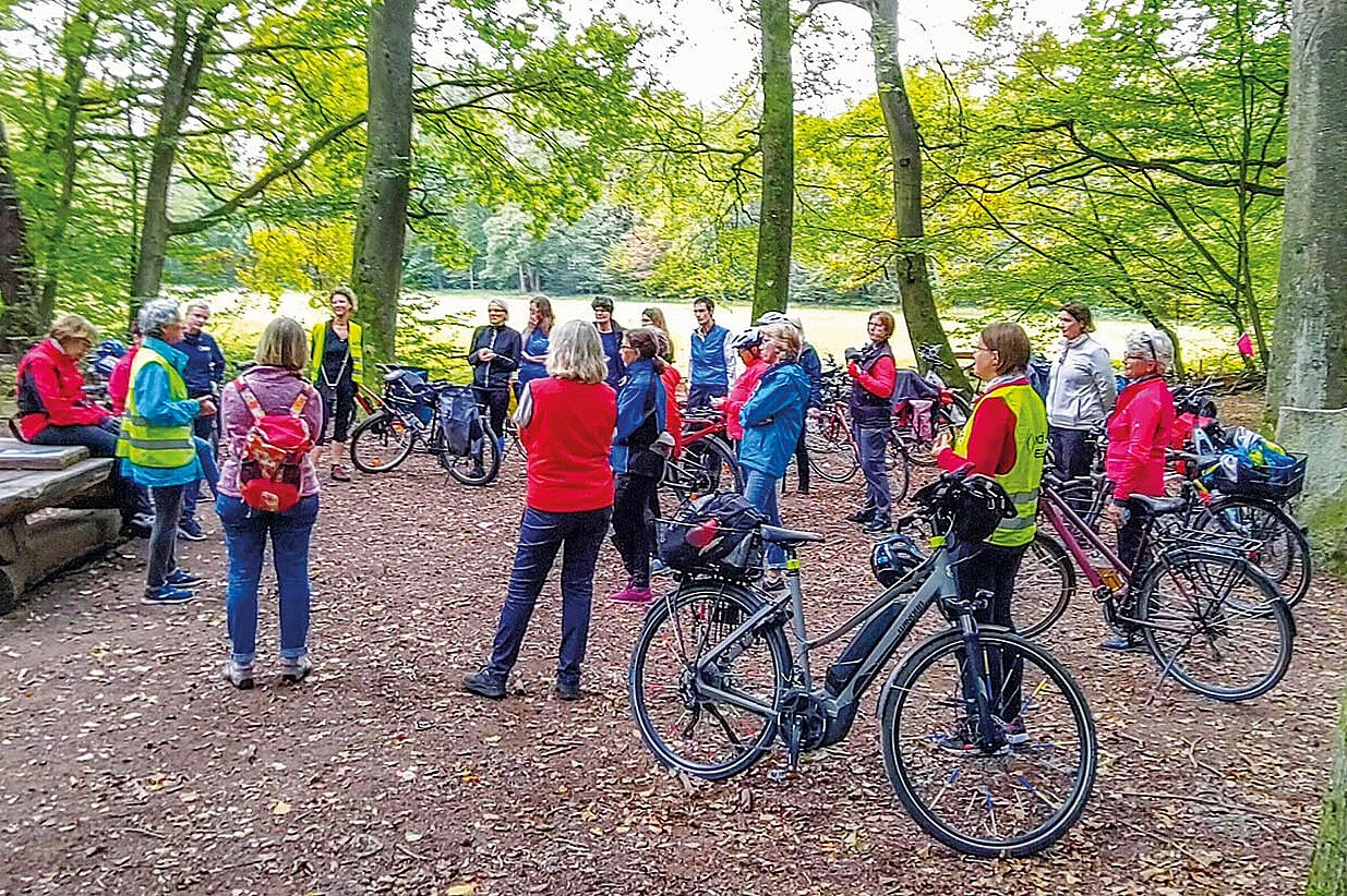 frauenradtour-2023-4 „Frau alleine mit dem Rad auf Reise“ war Thema mitten im Wald bei der Radtour des Frauennetzwerks