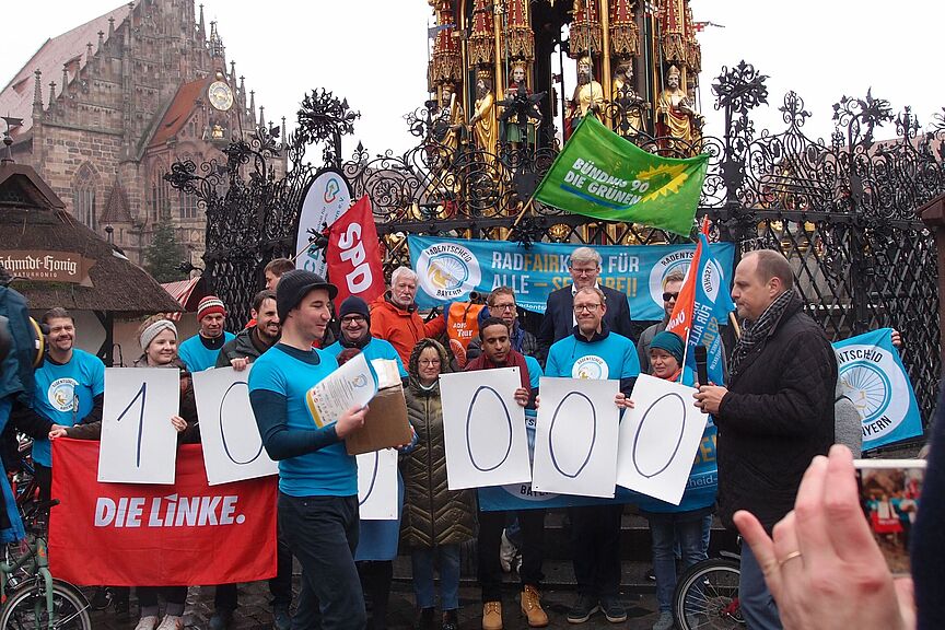 Übergabe der Unterschriften an Herrn Bürgermeister Vogel