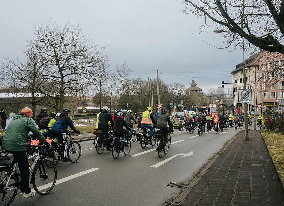Radlerinnen bei Altstadtringdemo Radler:innen auf dem Altstadtring