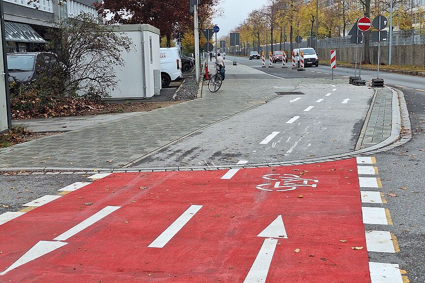 Bleibt der neue Radweg vor The Q noch jahrelang ohne Anschluss?