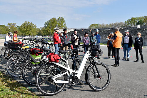 fahrradsattel lichen sclerosus BÜCHEL WITTKOP mit innovativem 5 Zonen Medicus Konzept und orthopädischer Memory Foam Polsterung I bequemer Fahrrad Sattel für Damen & Herren I MTB, Trekking, City Sport & Freizeit Category:Fahrräder_Shimano Nexus 3 Gang mit Rücktritt Kettenlänge:18 Zoll (45cm) Tacho | Jetzt günstig