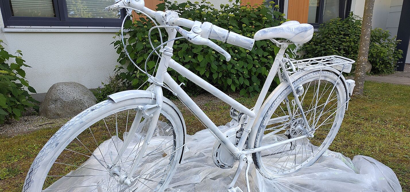 Ghostbike Ghostbike, dass an der Unfallstelle in Großgründlach aufgestellt werden soll